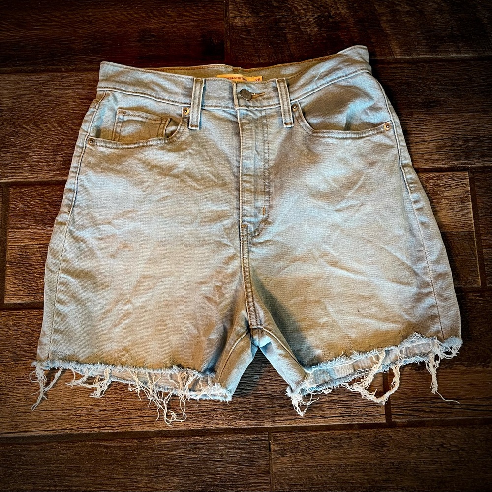 Levi’s light blue denim cut off Shorts 28